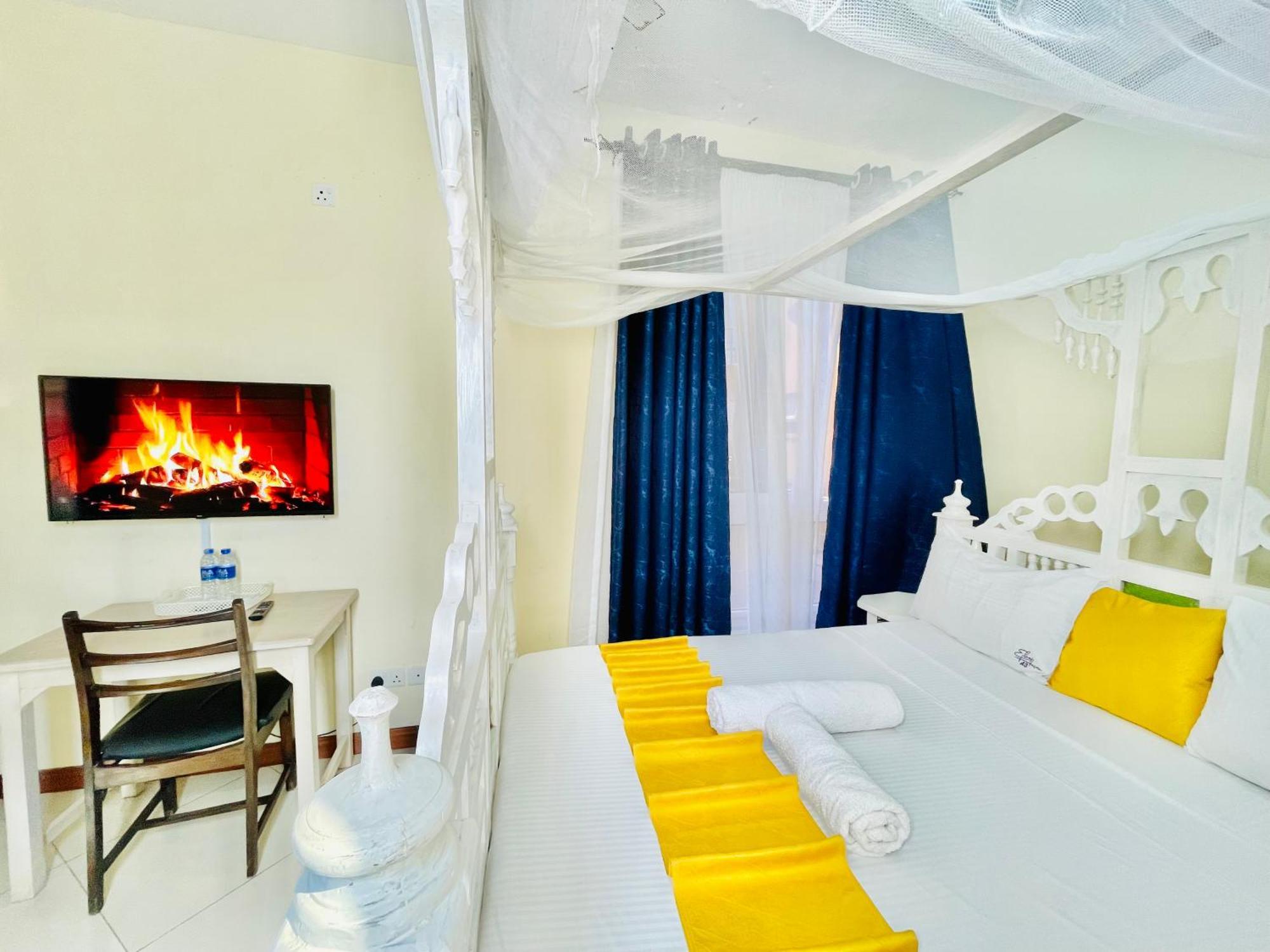 モンバサ Elna'S Nyali - Work & Unwind - Pool, Sea Views, Ac & Fast Wi-Fi Bed & Breakfast エクステリア 写真